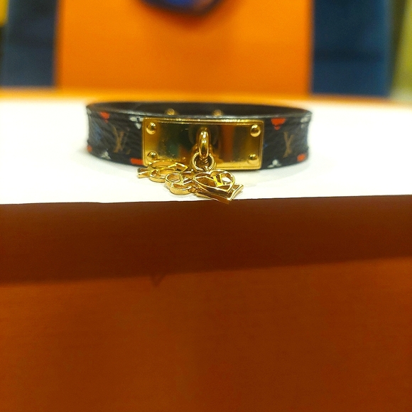 Louis Vuitton Brassiere Game On Bracelet, Size 17, Rare - Picture 3 of 14